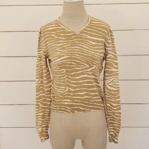 ADRIENNE VITTADINI medium tan and cream v neck light sweater